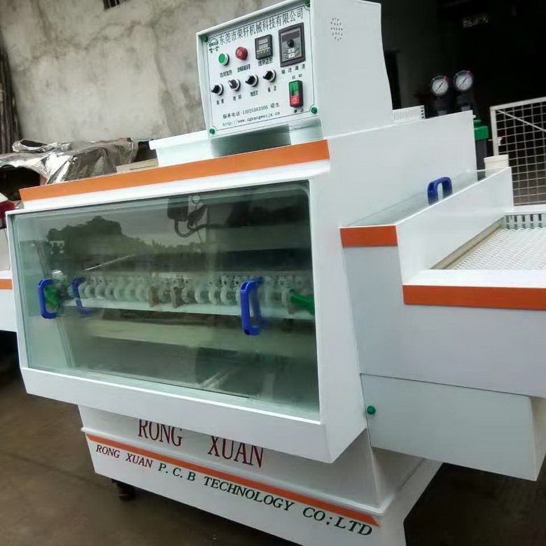 蝕刻機制作常用的兩種標(biāo)牌蝕刻機的優(yōu)點